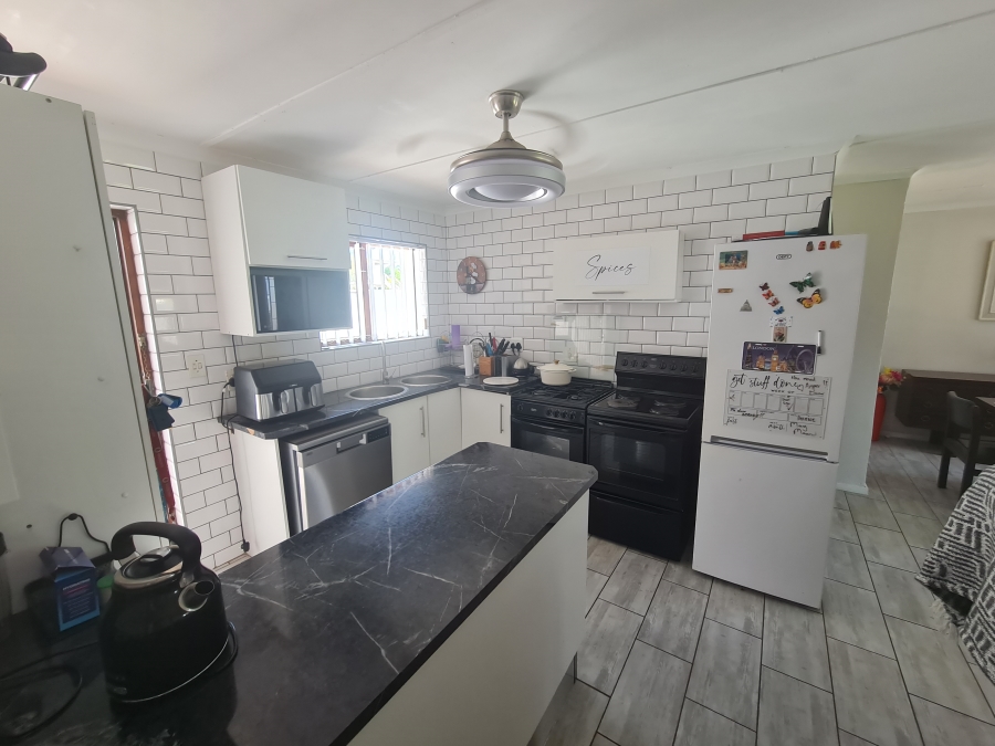 2 Bedroom Property for Sale in Paradise Beach Eastern Cape